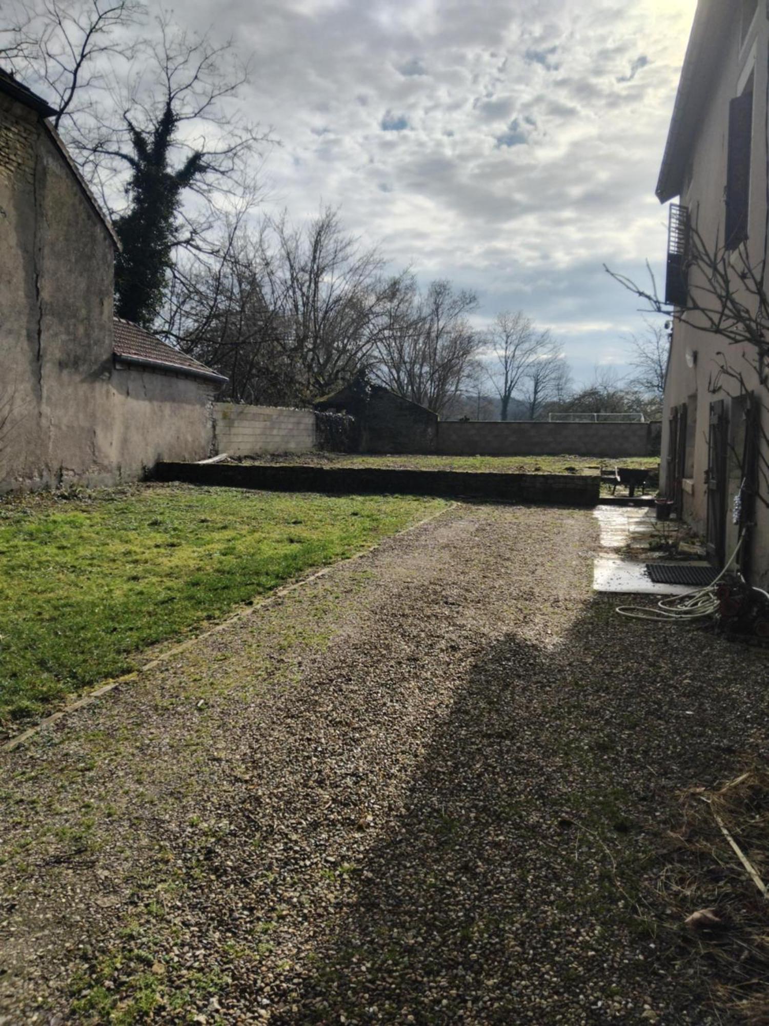 L'Univers, Vous Et Nous Pouilly-sur-Vingeanne Luaran gambar